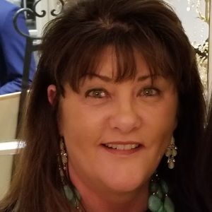 Meet your Posher, Debbie